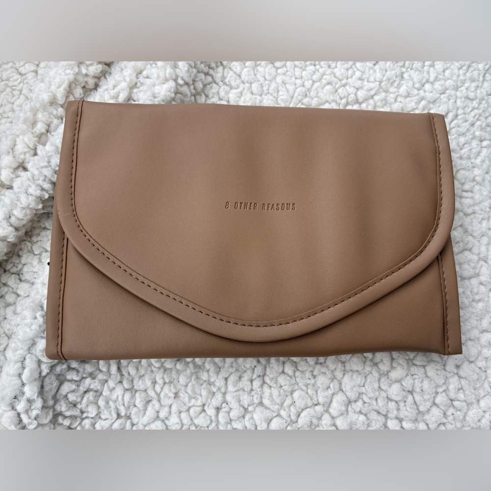 NWOT 8 Other Reasons Beige Jewelry Travel Case